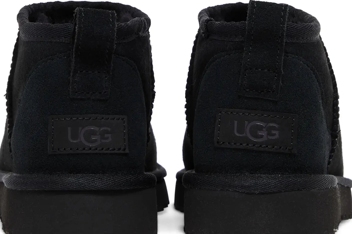 Classic Ultra Mini W Black UGG 0617